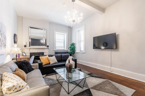 Upscale 1BR - Boutique Apartment - PRIME Downtown Location! image 11