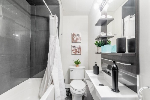 Upscale 1BR - Boutique Apartment - PRIME Downtown Location! image 12