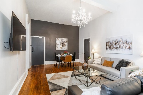 Upscale 1BR - Boutique Apartment - PRIME Downtown Location! image 13