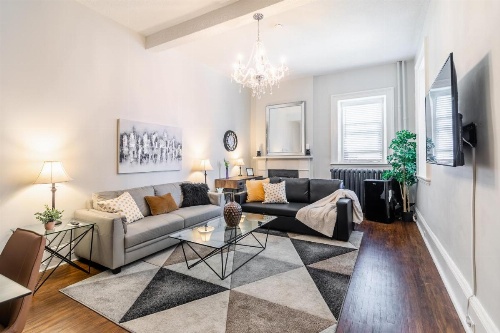 Upscale 1BR - Boutique Apartment - PRIME Downtown Location! image 14