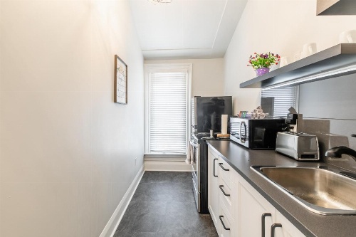 Upscale 1BR - Boutique Apartment - PRIME Downtown Location! image 5